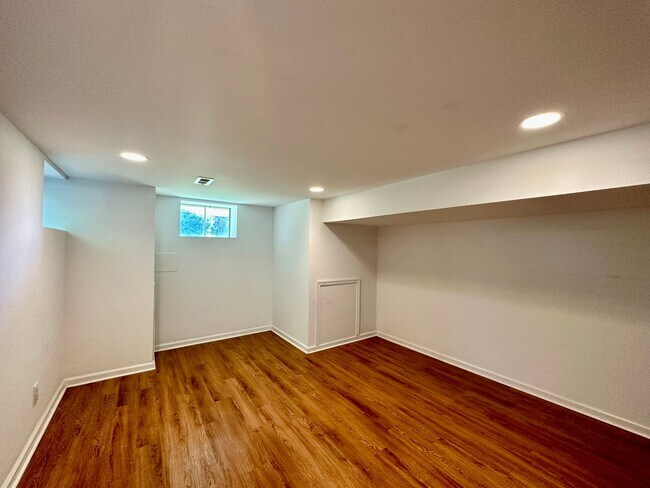 Building Photo - Charming 3 Bedroom/1.5 Bathroom Home in Norrisville, MD!