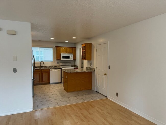 Building Photo - 3657 Rivercrest Dr