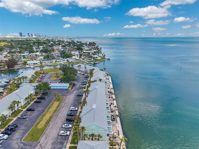 Building Photo - 4768 Coquina Key Dr SE