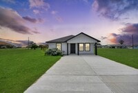 Building Photo - 688 Swallow Dr