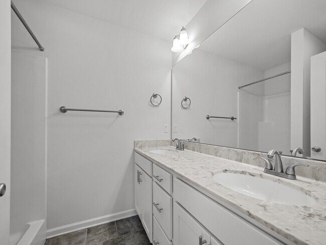 Master Ensuite - 139A James Ave