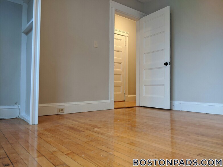 Building Photo - 9 Upland Rd