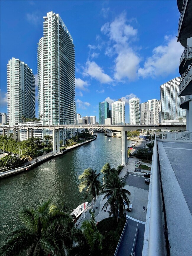 Building Photo - 690 SW 1st Ct