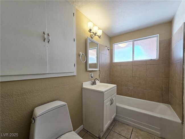 Building Photo - 713 N 18th St