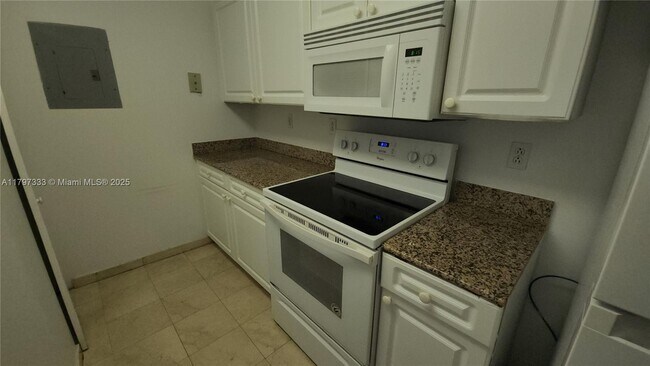 Building Photo - 5900 Collins Ave