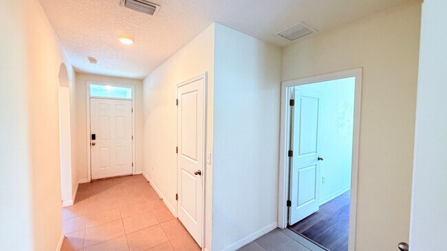 Building Photo - Available now! Amazing 4 Bedroom, 2 Bathroom Home in Wildwood!!