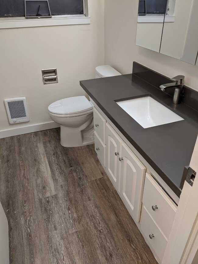 Building Photo - 2621 22nd Ave W