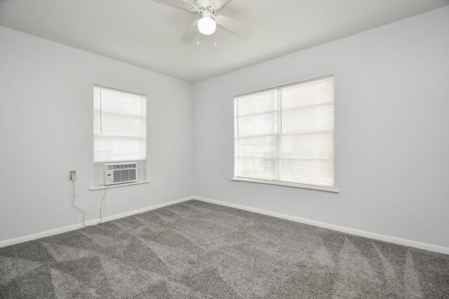 Building Photo - 941 Lucky St