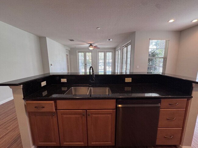 Building Photo - Bright and Inviting 3 bedroom, 2 Bath Condo in Desirable Baldwin Park