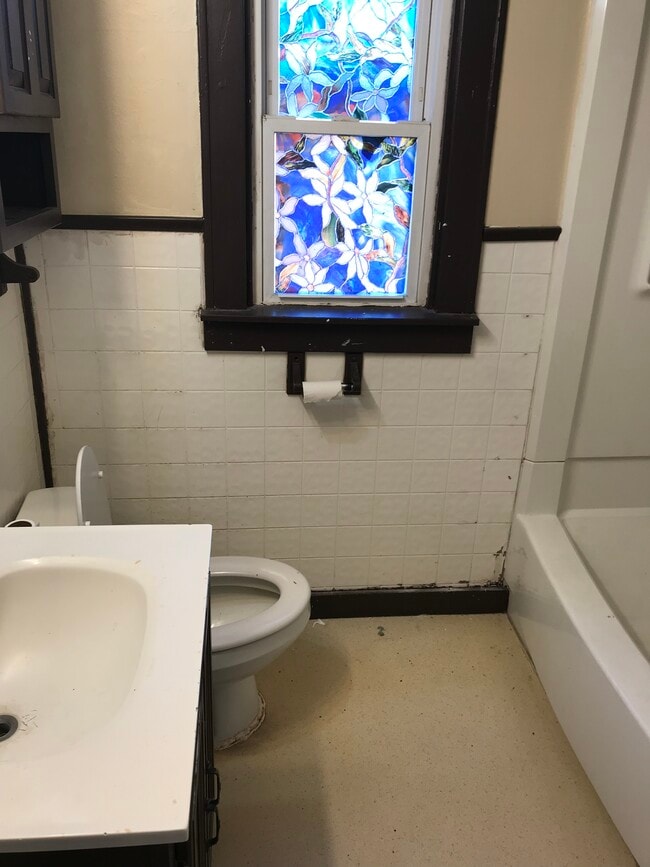 Building Photo - 321 Hege Ave