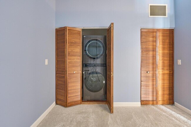 Building Photo - 221 E Cullerton St