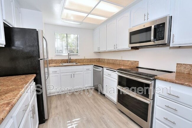 Building Photo - 9 Derow Ct