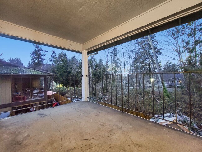 Building Photo - 2 Bedroom - Exactly what you're looking for!