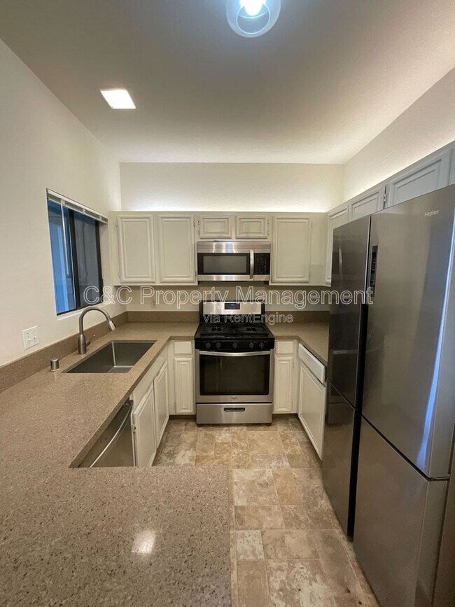 Building Photo - 37050 Meadowbrook Common