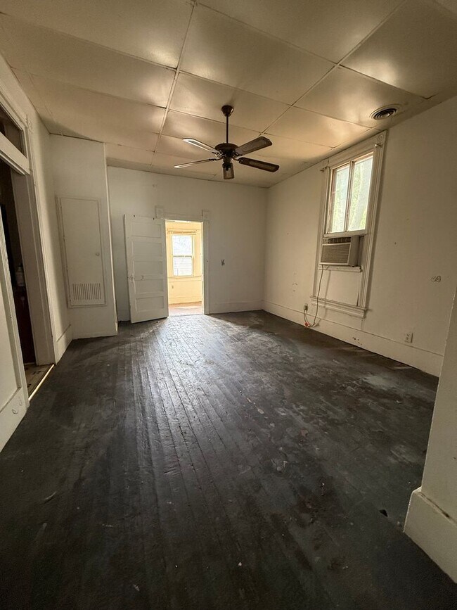 Building Photo - 300 N 17th St