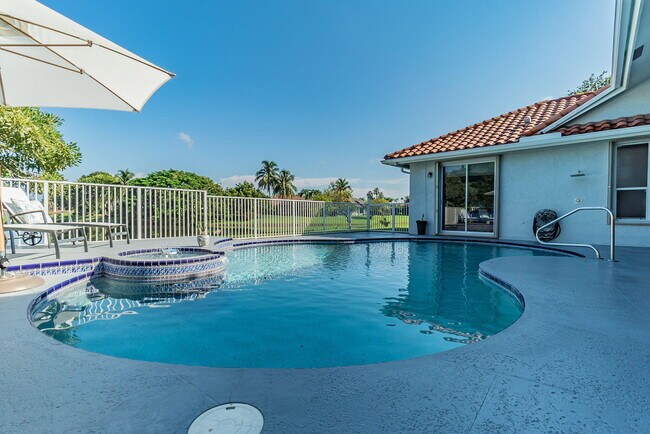 Building Photo - 1907 S Club Dr