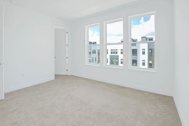 Building Photo - Brand New Luxury Town Home
