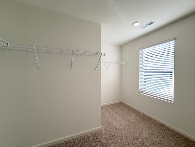 Building Photo - 2028 Eaton Pl