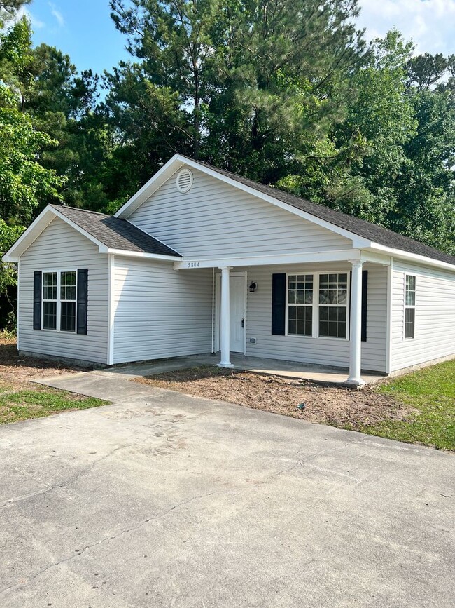 Building Photo - 3 Bedroom 2 Bath House on Solera Available...