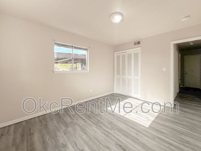 Building Photo - 2400 SW 63rd St