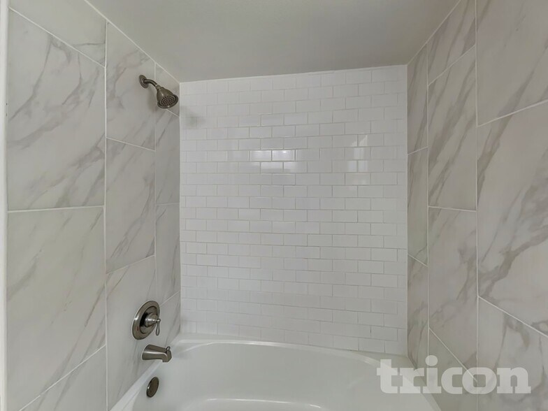 Building Photo - 1203 70th Dr E