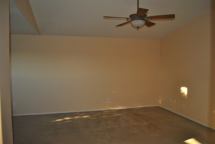 Building Photo - 16519 N 71st Ave