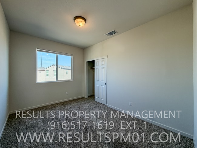 Building Photo - Stunning 4 Bedroom Home in Winding Meadow Village