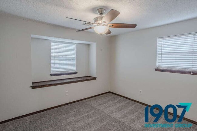 Building Photo - Charming 3-Bedroom Home in Moore with Spac...