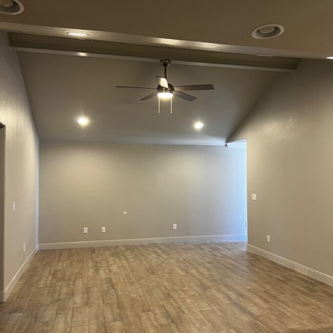 Building Photo - 9650 Elite St