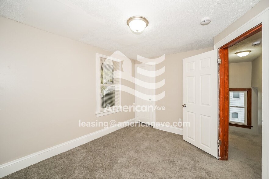 Building Photo - 1300 Brandon Ave