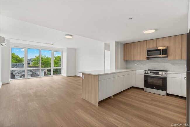 Building Photo - 10 Lyon Pl