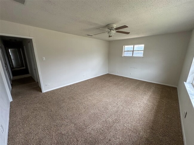 Building Photo - 1016 W Gandy St