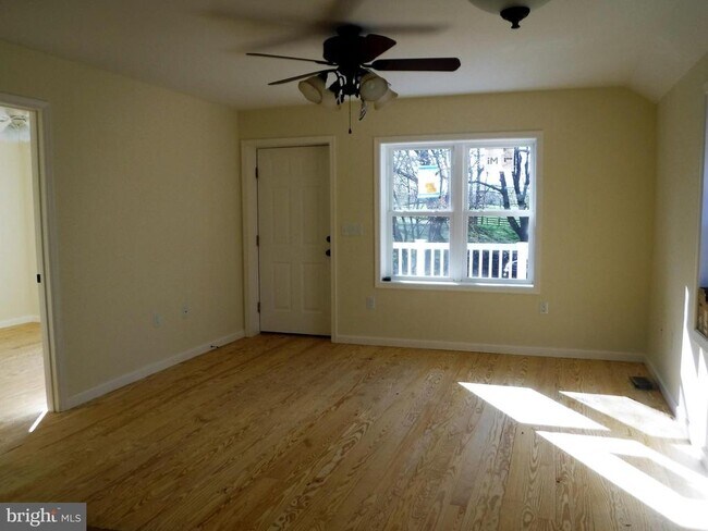 Building Photo - 756 Wiltshire Rd