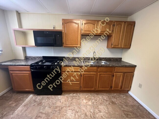 Building Photo - Very Spacious First Floor 2 Bedroom in Dov...