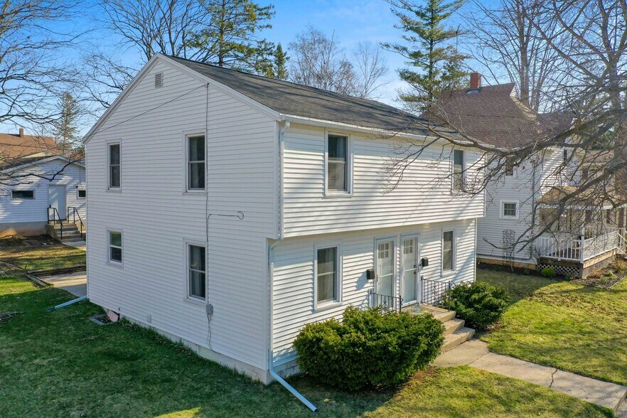 Building Photo - 914 Quincy St