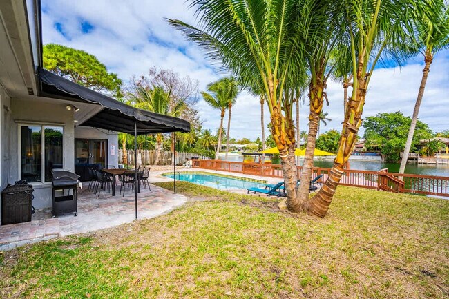 Building Photo - 1712 NE 18th Ave