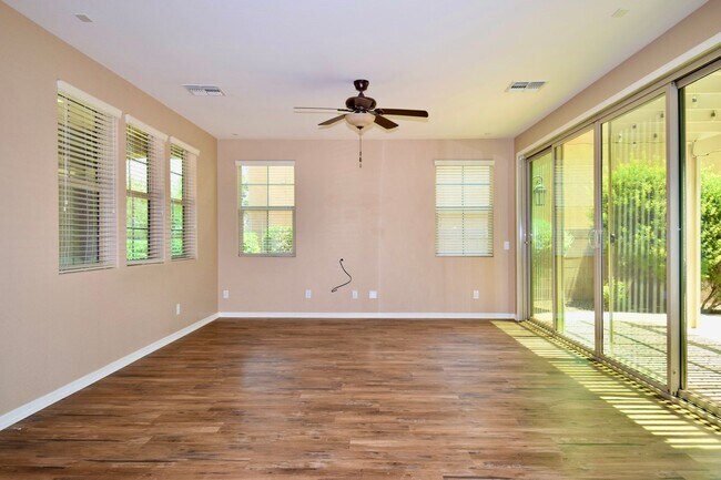 Building Photo - Beautiful 3 bedroom with a loft in Cooley Station!