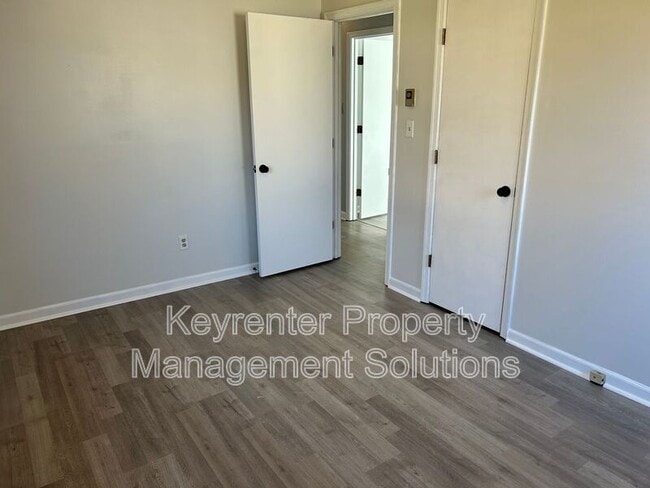 Building Photo - 17 White Oak Dr