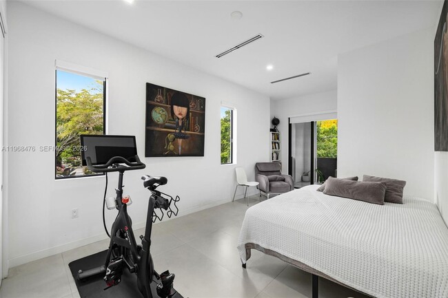 Building Photo - 442 SW 15th Rd