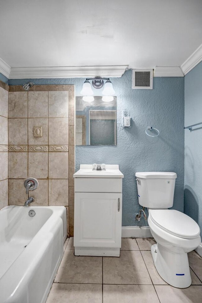 Building Photo - 311 W Ashley St