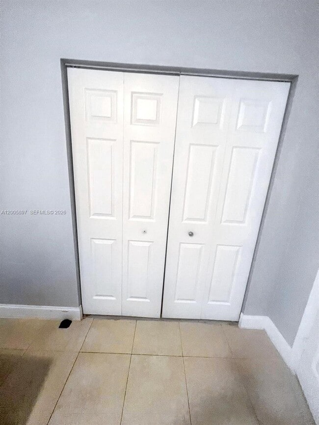 Building Photo - 4259 Royal Banyan Way