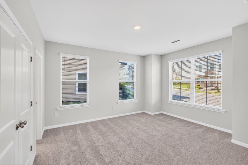 Building Photo - 331 Chesapeake Cmns St