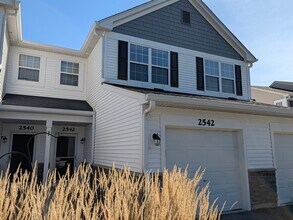 Building Photo - 2542 Golf Ridge Cir