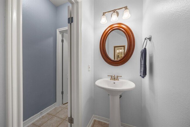 Building Photo - 15041 Calaveras Dr