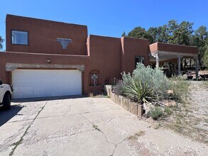 Building Photo - 3 Bedroom, 2.5 Bathroom Home in Tijeras, NM
