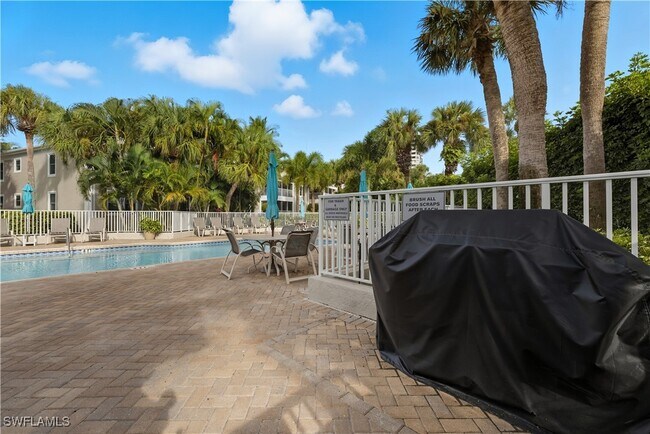 Building Photo - 5899 Chanteclair Dr