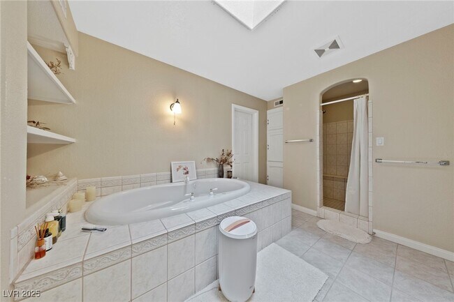Building Photo - 5518 Avenida Vaquero
