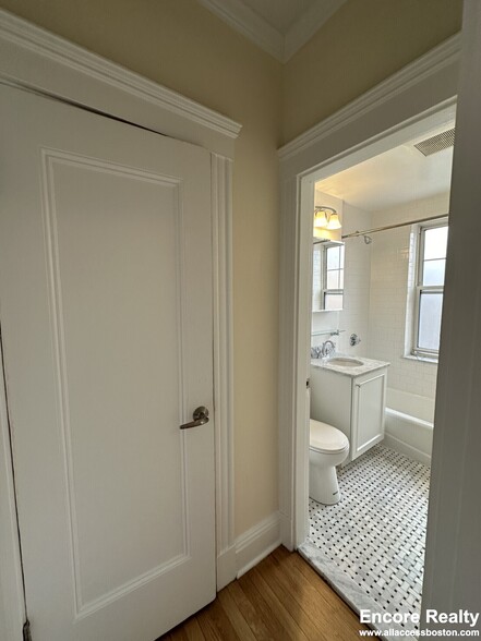 Building Photo - 22 Chauncy St