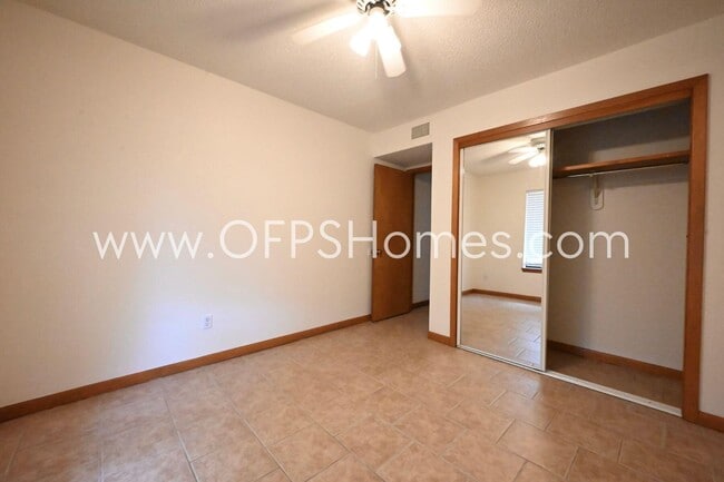 Building Photo - 3934 Balsam Dr