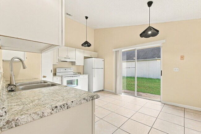 Building Photo - 12641 Parkbury Dr